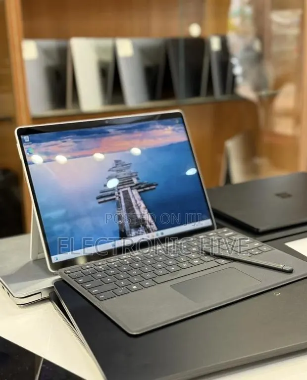 Laptop Microsoft Surface Pro 8 32GB Intel Core I7 SSD 1T · Photo 1