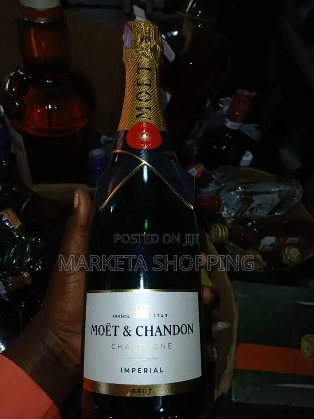Moet & Chandon Imperial Brut Champagne 750ml · Photo 1