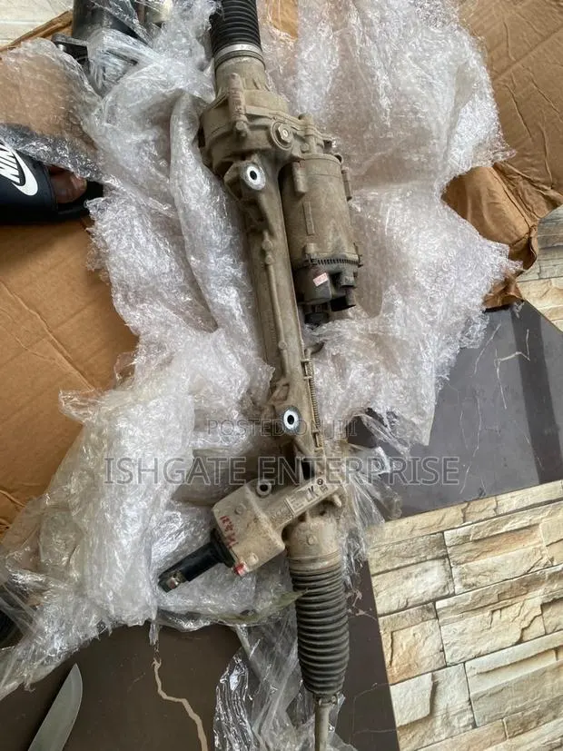 F30 BMW 2b4 Steering Rack · Photo 1