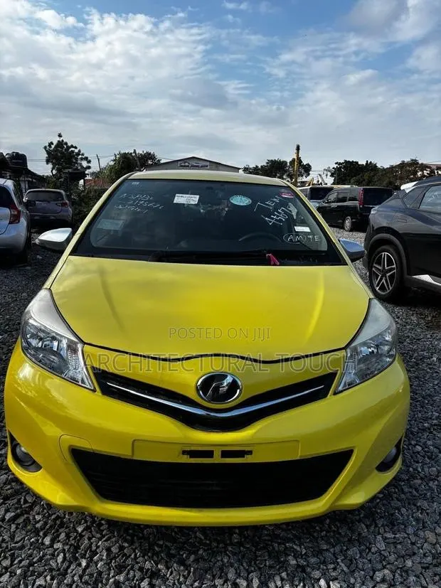 Toyota Vitz 2014 Yellow · Photo 1