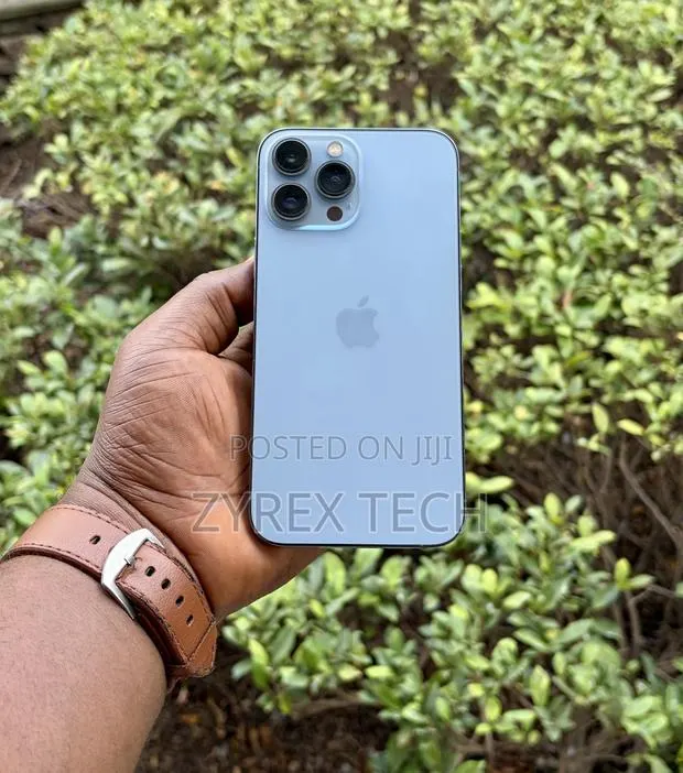 Apple iPhone 13 Pro Max 128 GB Blue · Photo 1