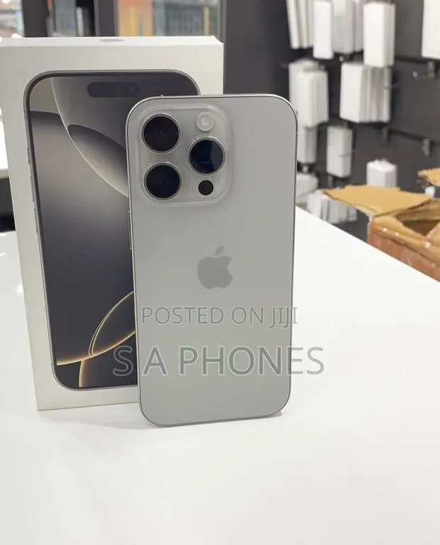 Apple iPhone 16 Pro Max 256 GB Silver · Photo 1
