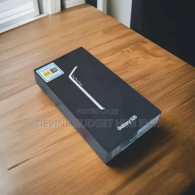 New Samsung Galaxy S25 128 GB Green · Photo 1