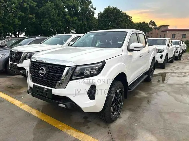 New Nissan Navara 2025 White · Photo 1