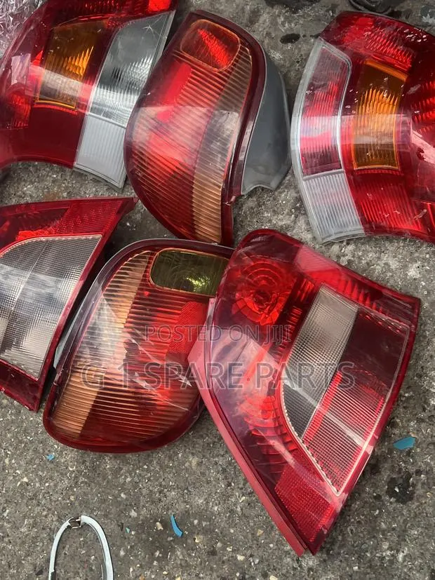 Toyota Vitz/ Yaris Rear Light · Photo 1