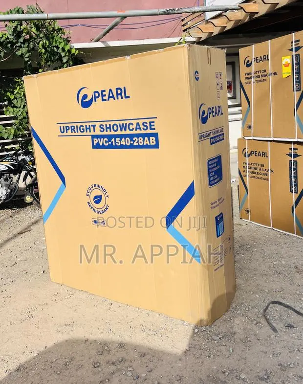 Powerful and Durable Pearl 3 Door Display Fridge · Photo 1