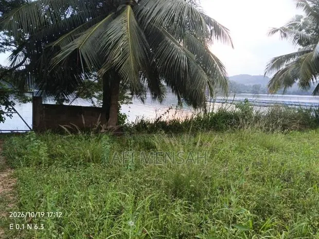 Riverfront and Two Boys Quarters for Rent in Akosombo for 15-30 Years · Photo 1