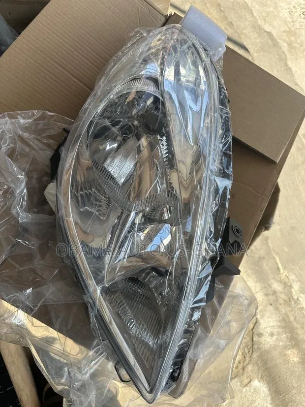 Nissan Versa/Almera/Sunny Headlight 2012 2013 2014 Head Light · Photo 1
