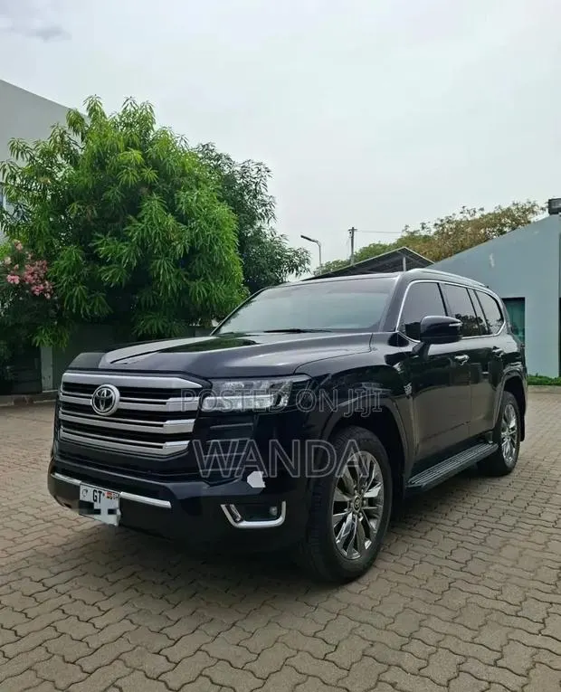 Land Cruiser V8 for Rent · Photo 1