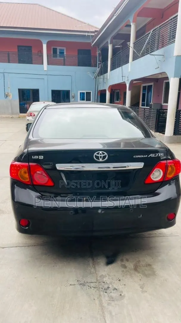 Toyota Corolla 2010 Black · Photo 1