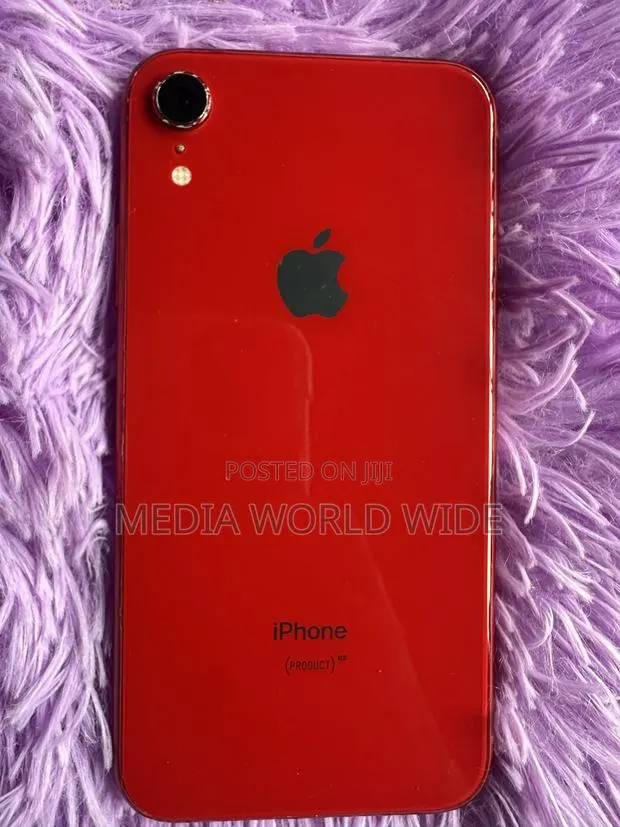 Apple iPhone XR 64 GB Red · Photo 1