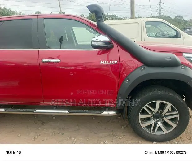 Toyota Hilux 2019 Red · Photo 1