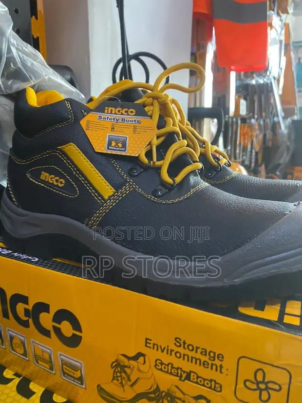 Safety Boots · Photo 1