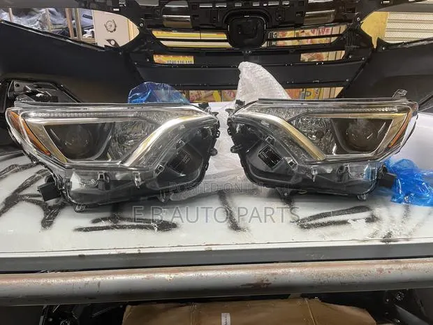 Rav4 2016 - 2018 Headlight Normal · Photo 1