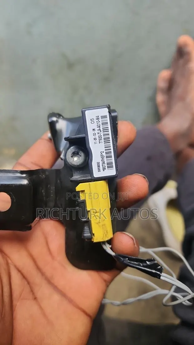 Honda CRV 2016-2021impact Sensors · Photo 1