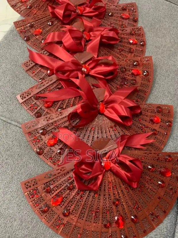 Bridesmaid's Fan · Photo 1