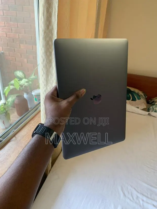 Laptop Apple MacBook Pro 16GB Intel Core i9 SSD 512GB · Photo 1