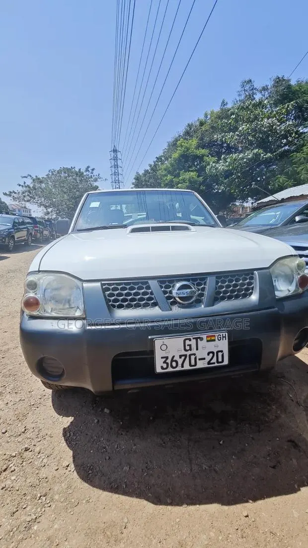 Nissan Hardbody 2020 White · Photo 1