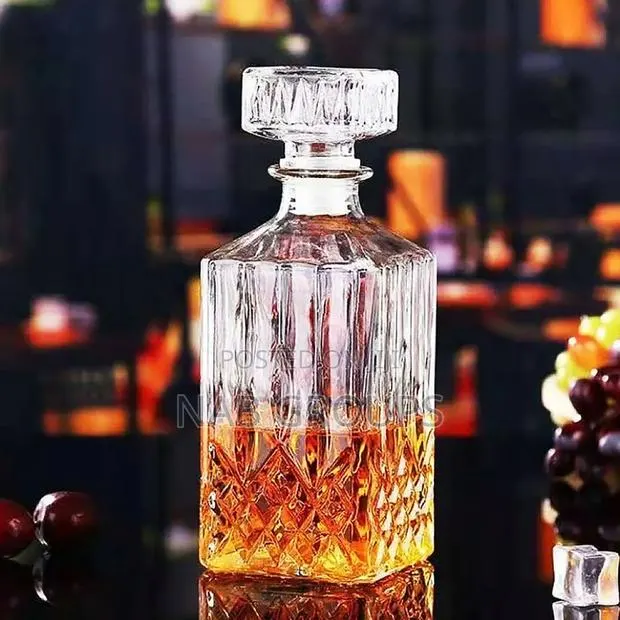 Glass Decanter · Photo 1
