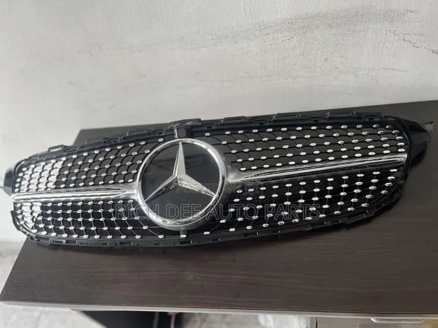 Mercedes-Benz C300 Biamond Grille 205 2017, 2018, 2019, 2020 · Photo 1