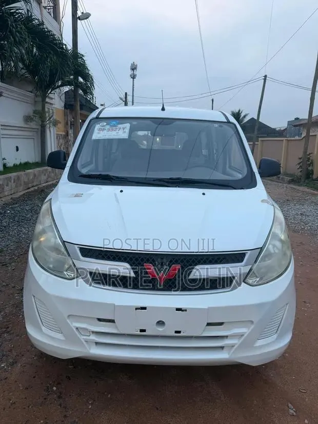 Wuling Hongguang S 2016 White · Photo 1