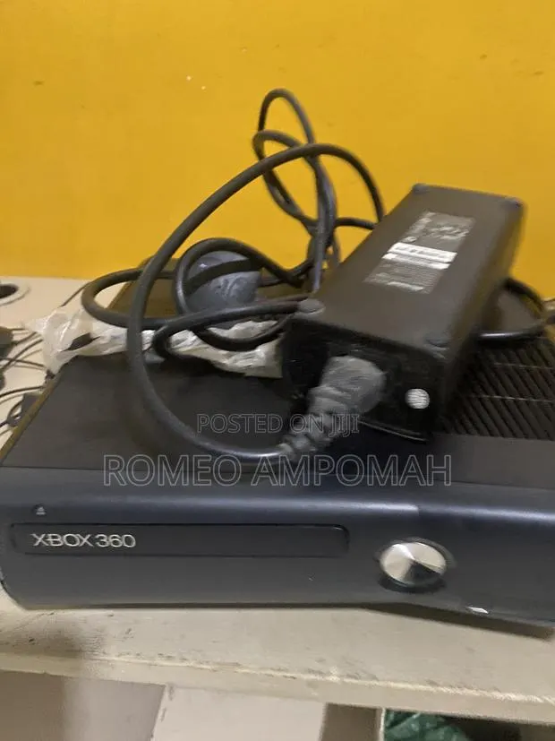 Microsoft Xbox 360 320gb 15 Games Pre Installed · Photo 1