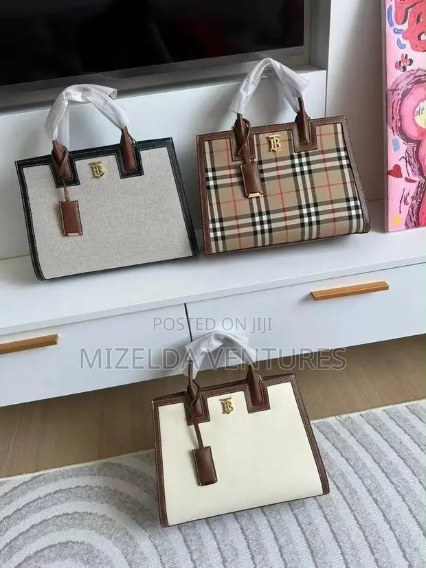 Quality Burberry Handbag · Photo 1