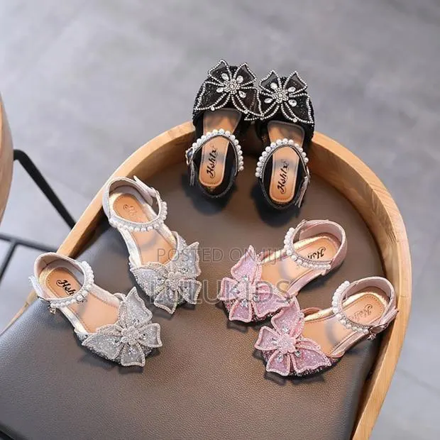 Kids Shoes · Photo 1