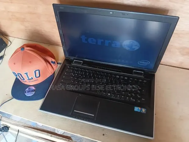 Laptop Lenovo Legion 9 8GB Intel Core i3 SSD 512GB · Photo 1