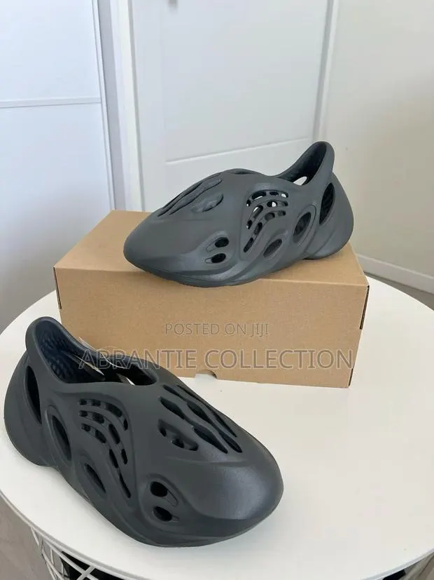 Adidas Yeezy Foam Runner · Photo 1