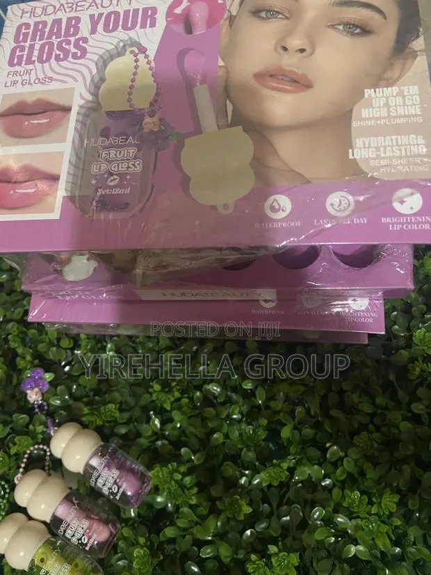 Huda Beauty Lip Gloss · Photo 1
