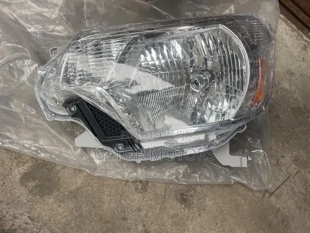 Tacoma 2012 2013 2014 2015 Headlight (Pair) · Photo 1