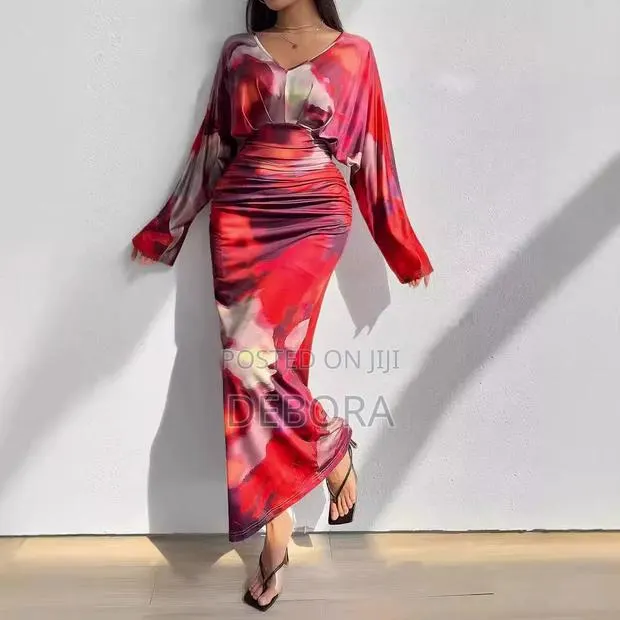 V Neck Pleated Slim Dress · Photo 1