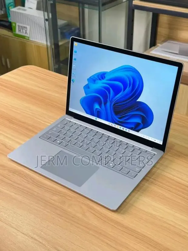 New Laptop Microsoft Surface Laptop 16GB Intel Core i7 SSD 512GB · Photo 1