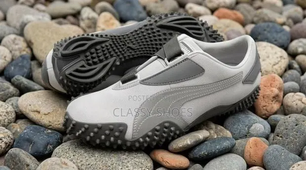 Puma Mostro OG Cool Light Grey · Photo 1