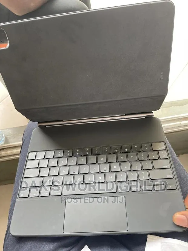 A Week Used Magic Keyboard for 2018 and 2020 iPad Pro 12.9”