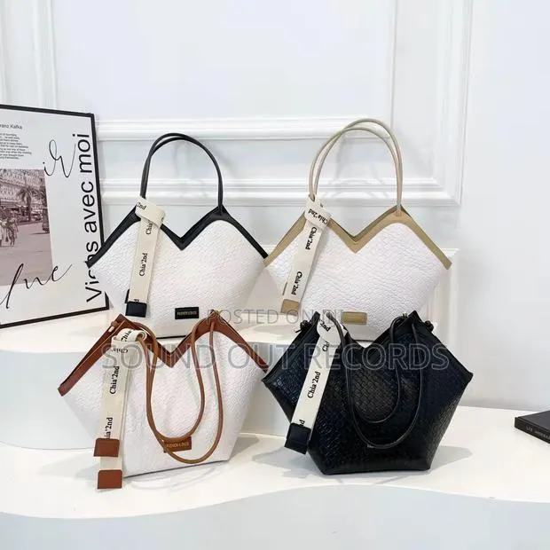 Chia-2nd v-Shaped Hand Bag · Photo 1