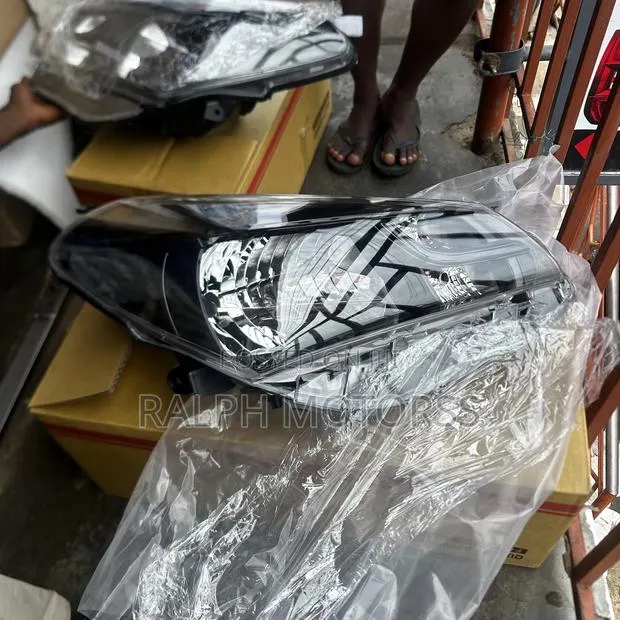Toyota Vitz 2014-2016 Headlight Pair · Photo 1