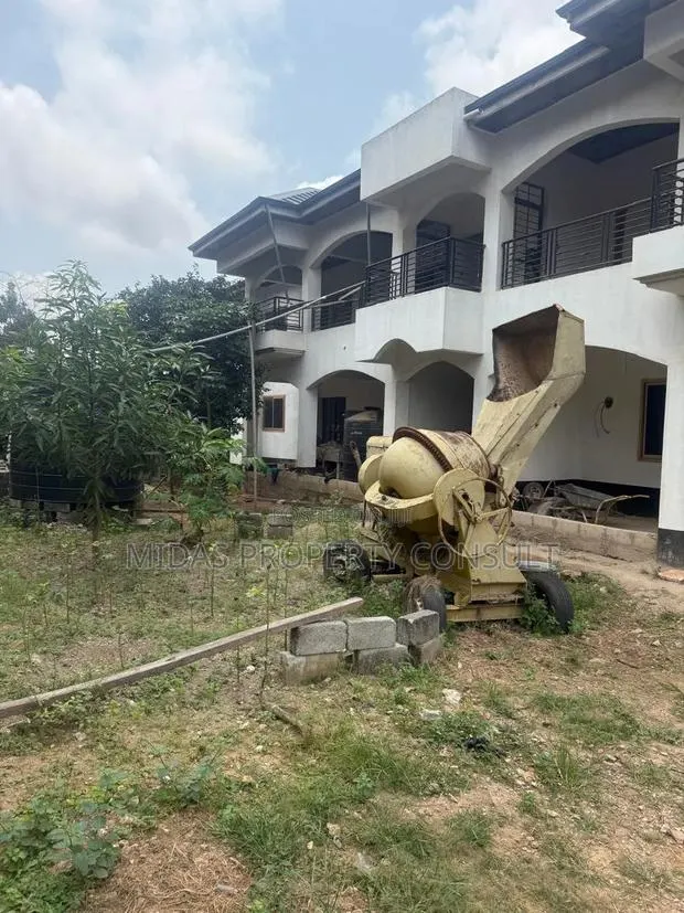 12bdrm Apartment in London Hills, Ofankor for sale · Photo 1