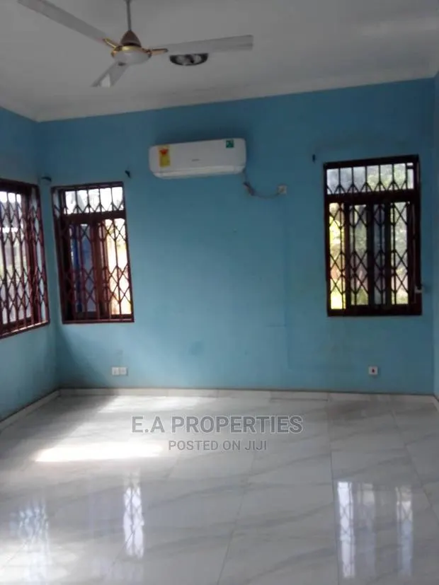 5bdrm House in E a Proprties, Frafraha for Sale · Photo 1