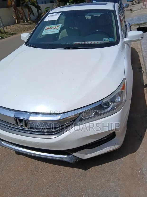 Honda Civic 2017 White · Photo 1