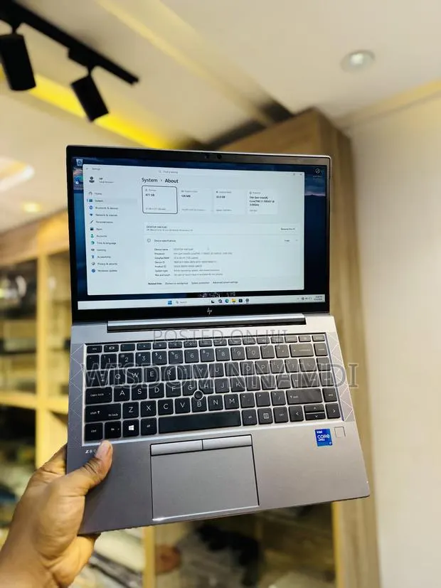 Laptop HP ZBook Firefly G8 32GB Intel Core i7 SSD 512GB · Photo 1