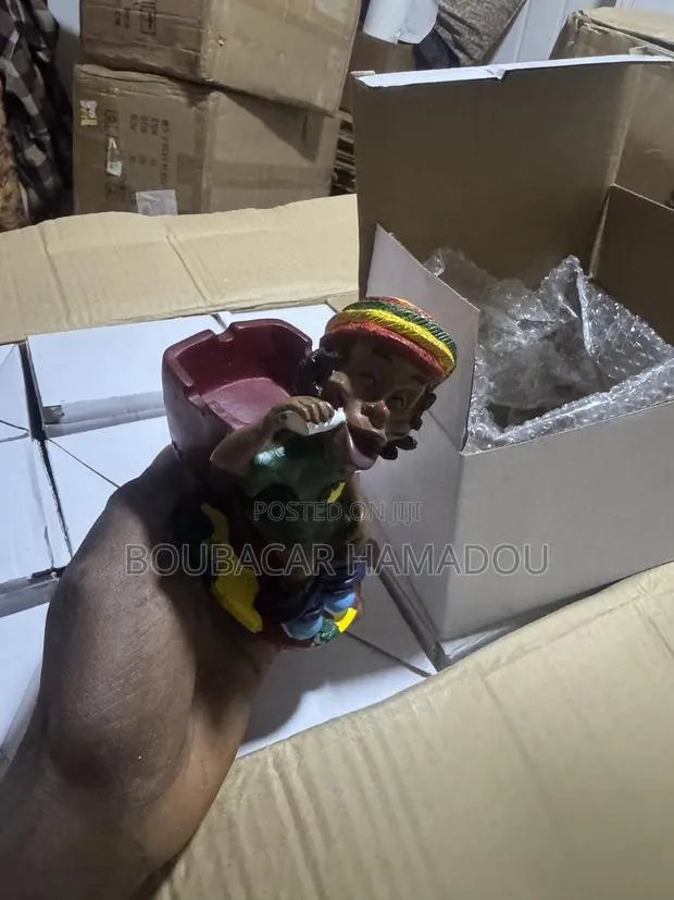 Rasta Smoking Ashtray · Photo 1