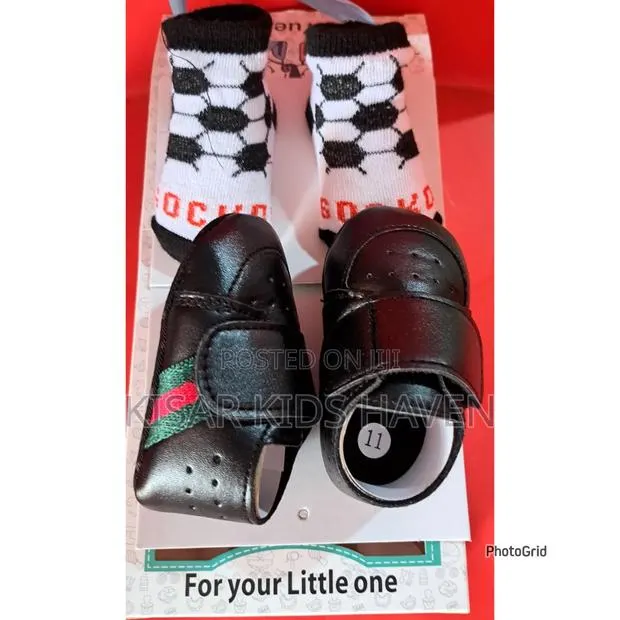 Baby Boy Shoe With Socks 0 to 3 Months · Photo 1