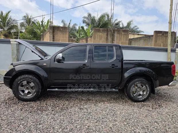 Nissan Navara 2011 Black · Photo 1
