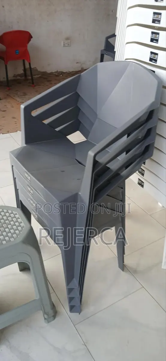 Affordable Plastic Chair for Sale · Photo 1