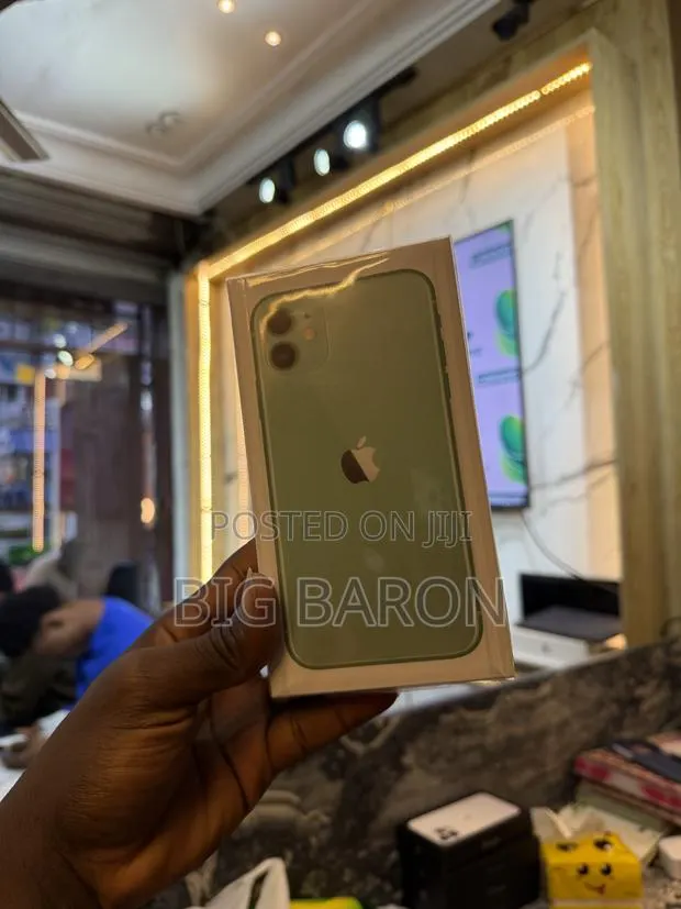 Apple iPhone 11 128 GB Purple · Photo 1