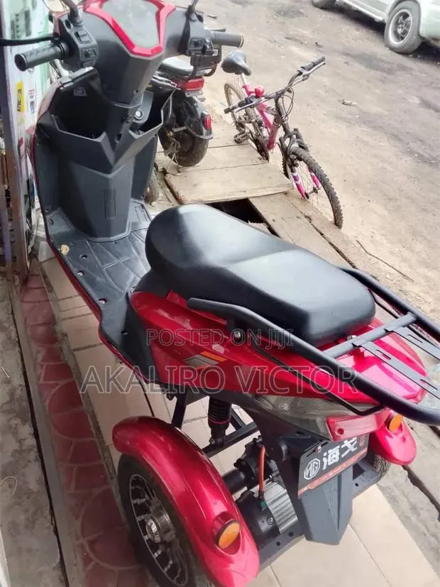 Tricycle 2025 Red · Photo 1