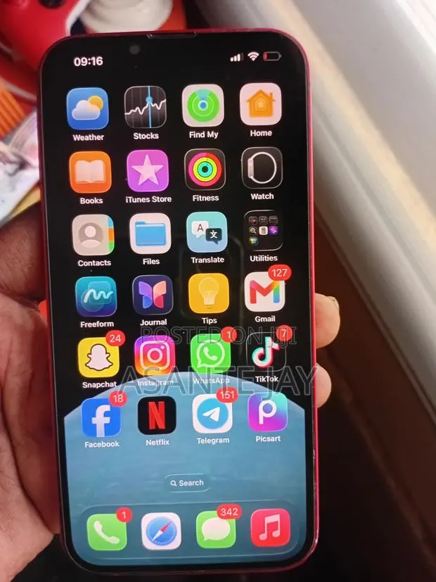 Apple iPhone 13 128 GB Red · Photo 1