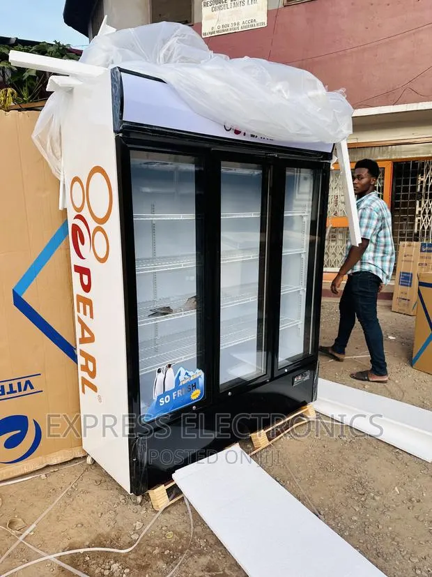 PVC-150 Display Three Doors Fridge Pearl · Photo 1